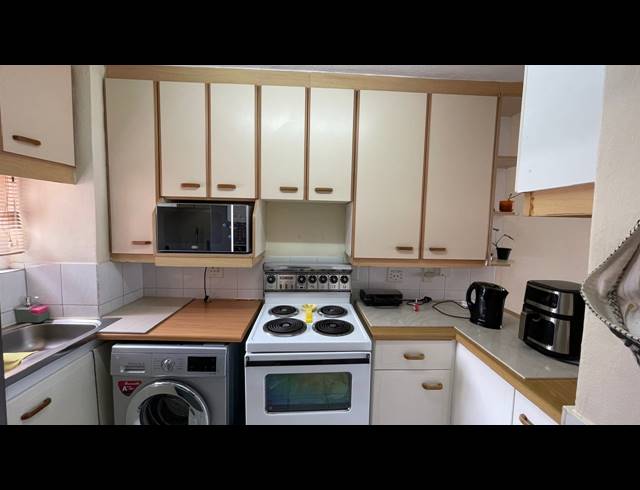 1 BEDROOM APARTMENT FOR SALE IN ESSENWOOD